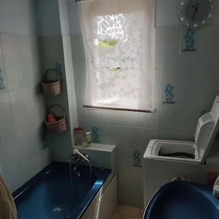 La Cour Du Moulin/t3/centre-ville/wi-fi/terrasse * La Rochelle (Charente-Maritime)