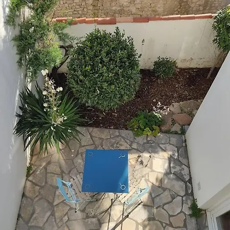 La Cour Du Moulin/t3/centre-ville/wi-fi/terrasse * La Rochelle (Charente-Maritime)