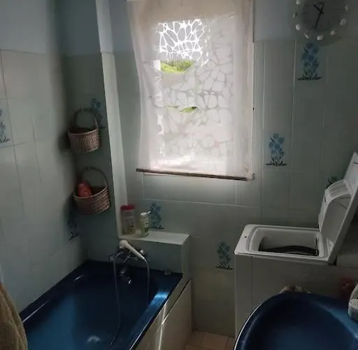 La Cour Du Moulin/t3/centre-ville/wi-fi/terrasse * La Rochelle (Charente-Maritime)