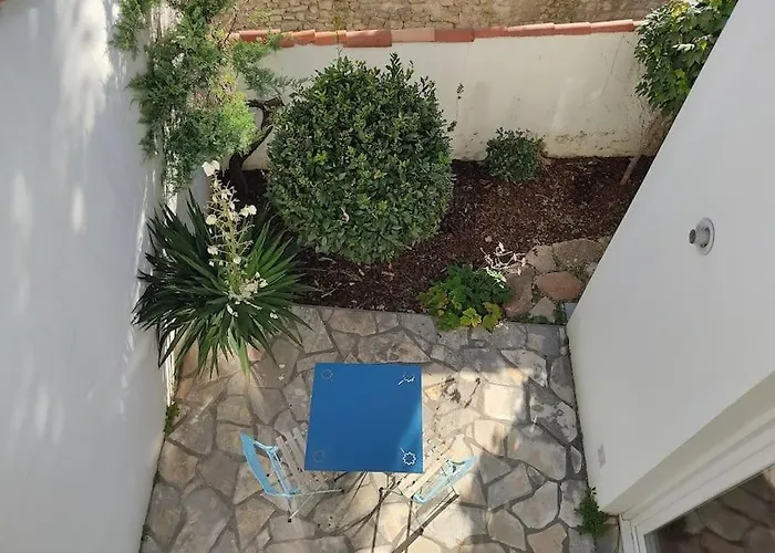 La Cour Du Moulin/t3/centre-ville/wi-fi/terrasse * La Rochelle (Charente-Maritime)